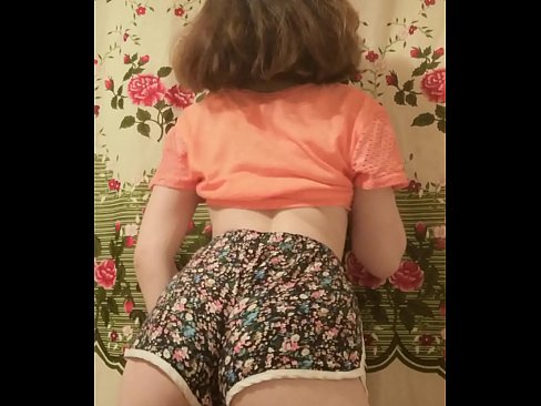 ❤️ セクシーな若いベイブがカメラでショーツを脱ぐ ❤️❌ 美女ポルノ ❌️❤